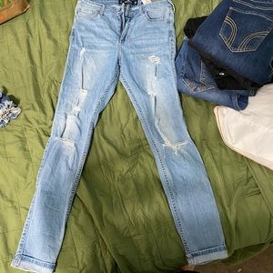 Hollister size 9 cropped, decently worn